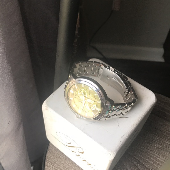 Selling my Joseph Abboud Ab/5087SV watch only wore once in 2 years - Picture 5 of 6